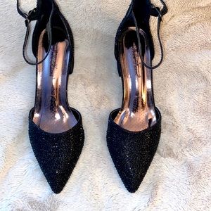 Bella Hanna Formal Low heel sparkle dress shoes size 7.5 black buckle closure